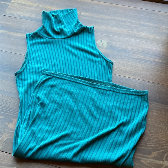 Emerald green mini dress body con with turtleneck - Picture 3 of 5